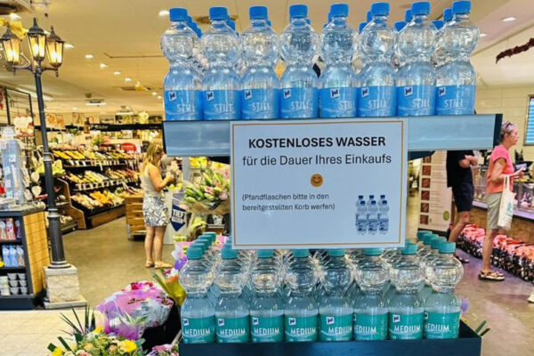 Kostenloses Wasser während des Einkaufs